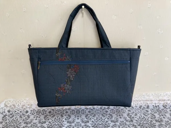 紺の紬リメイクトートバッグ 刺繍入り