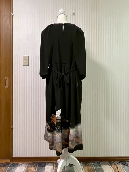 ケープ袖付き黒留袖リメイクワンピース