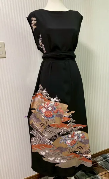 黒留袖セミロングドレス 裾に金彩柄