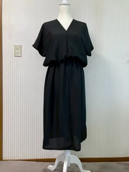 黒のVネックワンピース 着物リメイク