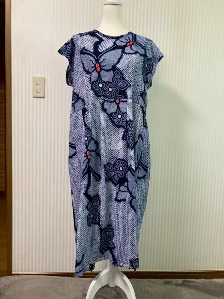 藍染に蝶柄のリメイクワンピース